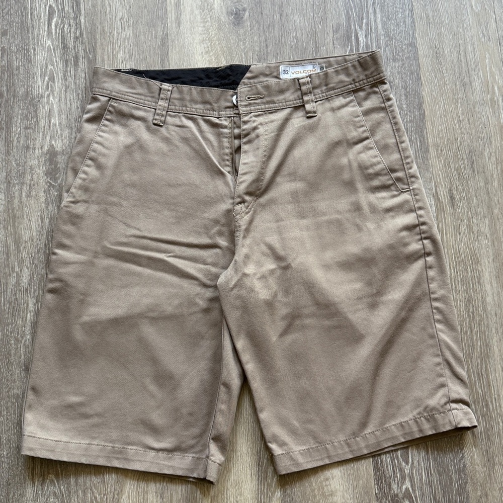 Volcom Stone khaki shorts Size 32
